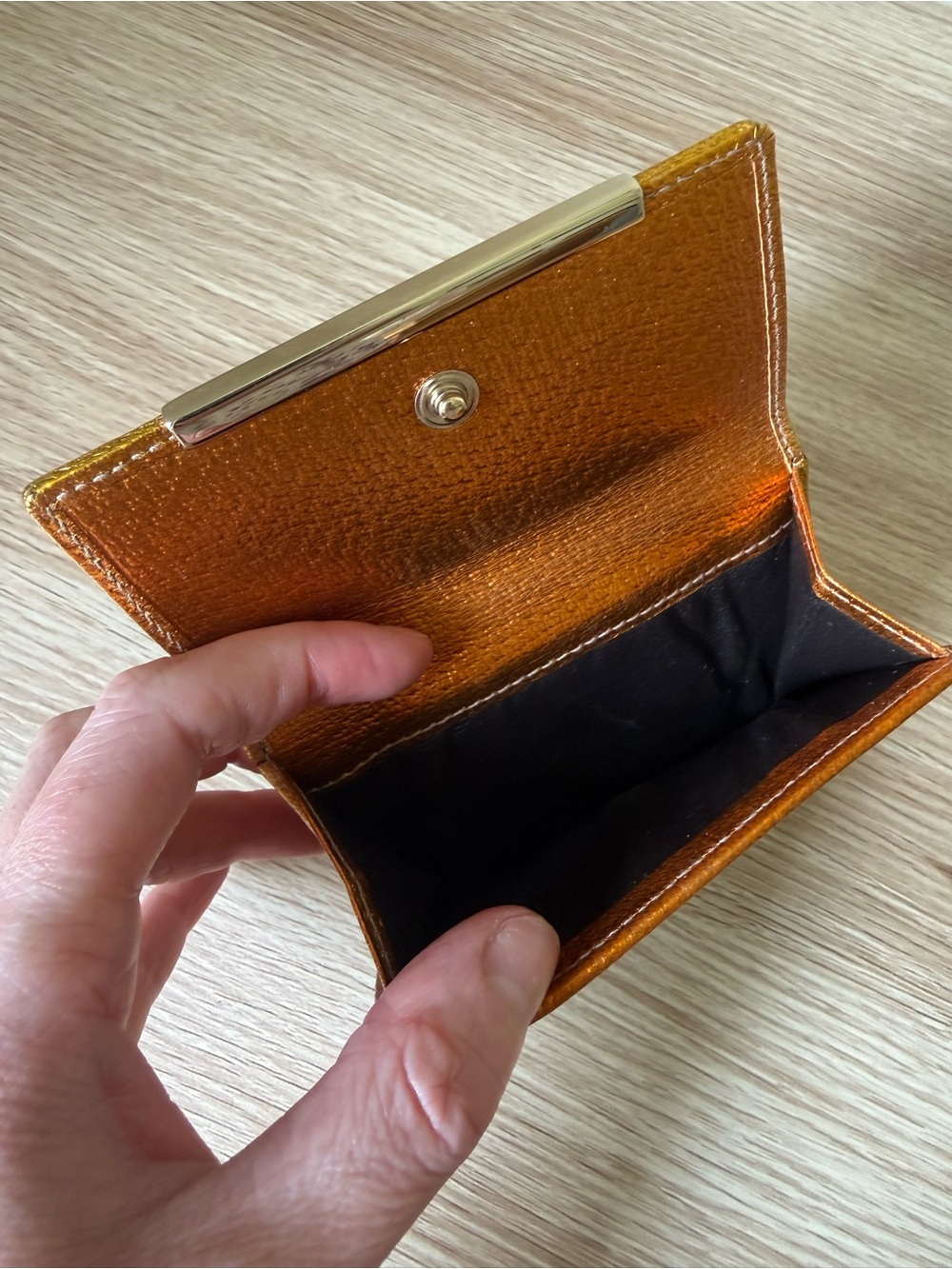 Limited Edition Gucci Beige Monogram Canvas Wallet with a Gold Metallic Leather - Picture 8 of 12